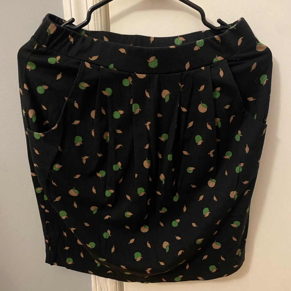 Beautiful mini skirt size 4